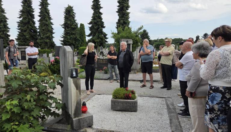 Podpora, ki je v Sloveniji primanjkuje: V Mariboru brezplačna mesečna skupinska srečanja za žalujoče