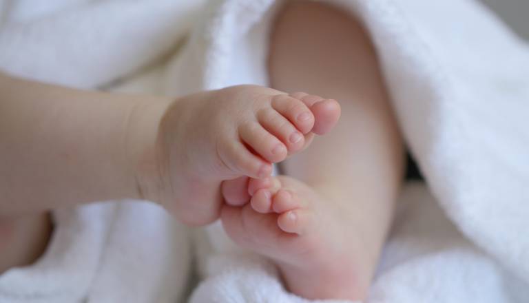 Najmlajši poslanec dobil sina, njegovo ime je pritegnilo pozornost