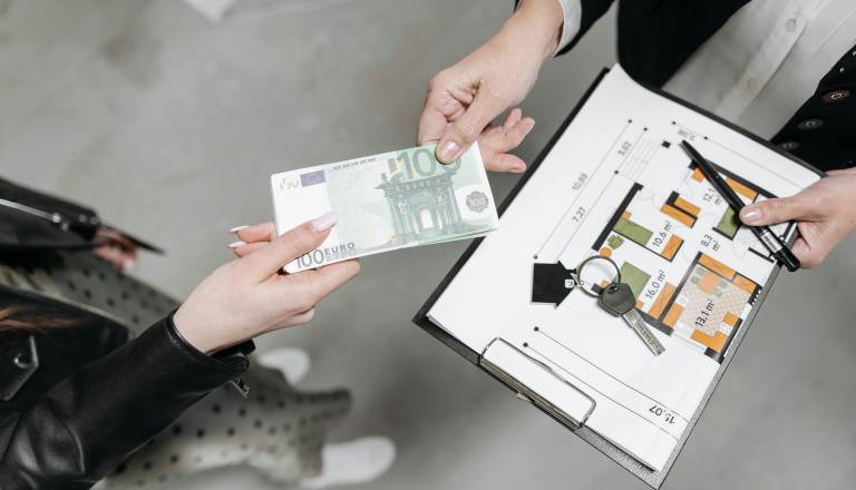 Za 200 tisočakov v Ljubljani garsonjera, na Dunaju trisobno stanovanje?