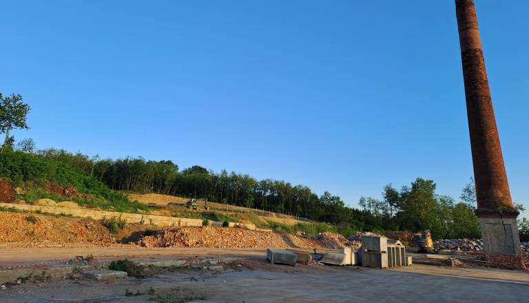 FOTO: Od nekdanje dolgovaške opekarne ostajajo le ruševine in poškodovan dimnik