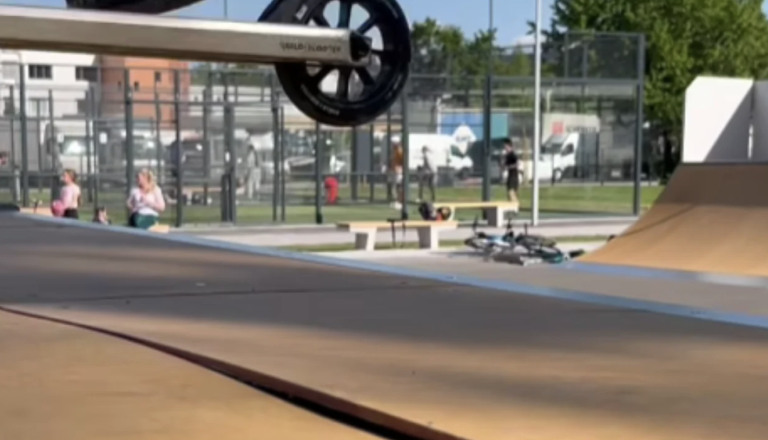 VIDEO: »Kje so našli te mojstre?« Novi skate park v Savskem naselju po odprtju tarča kritik in posmeha