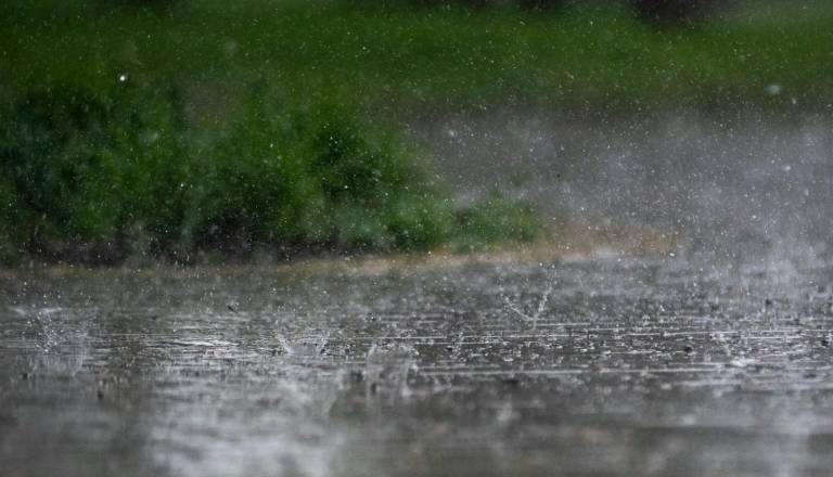 Po hudi vročini prihajajo neurja: Meteorologi opozarjajo na točo in močan veter