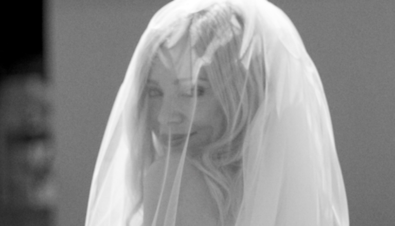 FOTO: Razkrita poroka Katarine Čas – intimni obred v Trstu in ganljive poročne fotografije