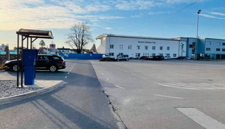 Ob stadionu in dvorani Mladika tri dni ne bo mogoče parkirati