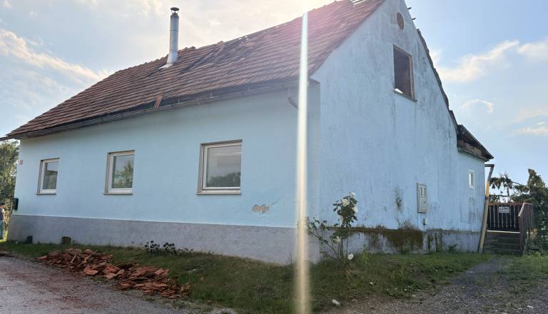 FOTO: Hudo neurje v Slovenskih goricah odkrivalo strehe in podiralo drevesa