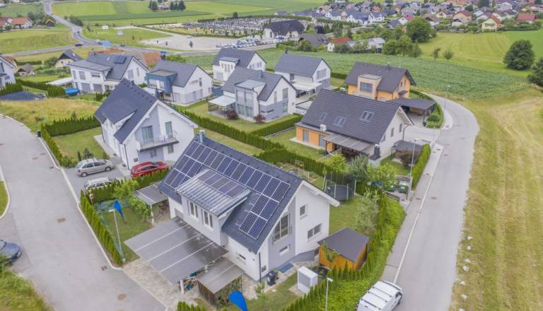 Pot do cenejše elektrike in toplega doma