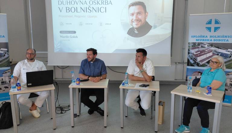Murskosoboško bolnišnico obiskal priljubljeni slovenski duhovnik 