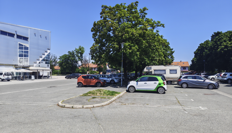 Mariborčani, ne spreglejte: Pri Dvorani Tabor začasno zapirajo parkirišče, vozila morate umakniti do ...