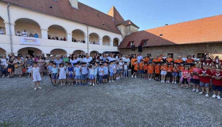 FOTO in VIDEO: Tako junaško so se mini maturanti poslovili od vrtca