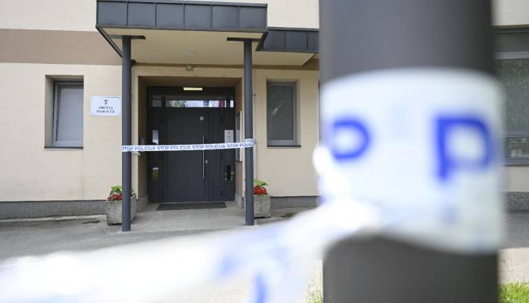 FOTO: Policija pri županu in podžupanu v Moravčah: Hišne preiskave zaradi korupcije, neuradno tudi pridržanje