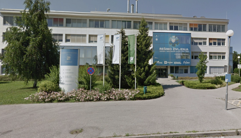 Po očitkih o terapijah brez računov in drugih spornih praksah Modic podal odpoved