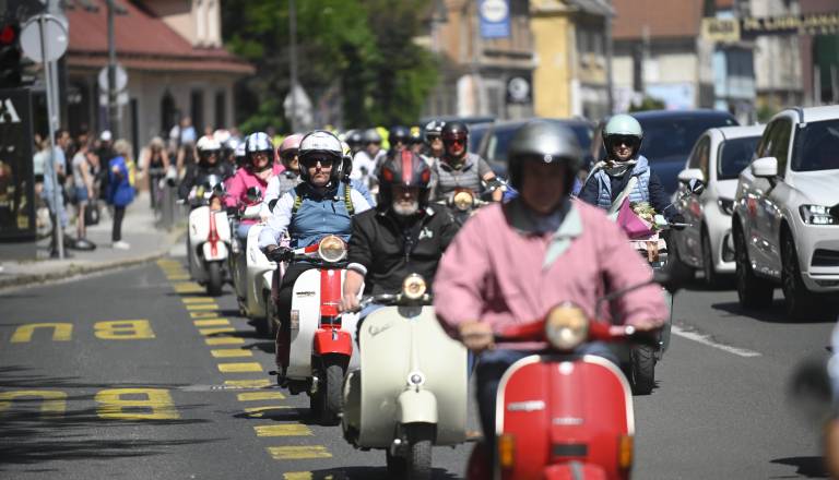 FOTO: Ljubljana gostila že 16. srečanje ljubiteljev vesp