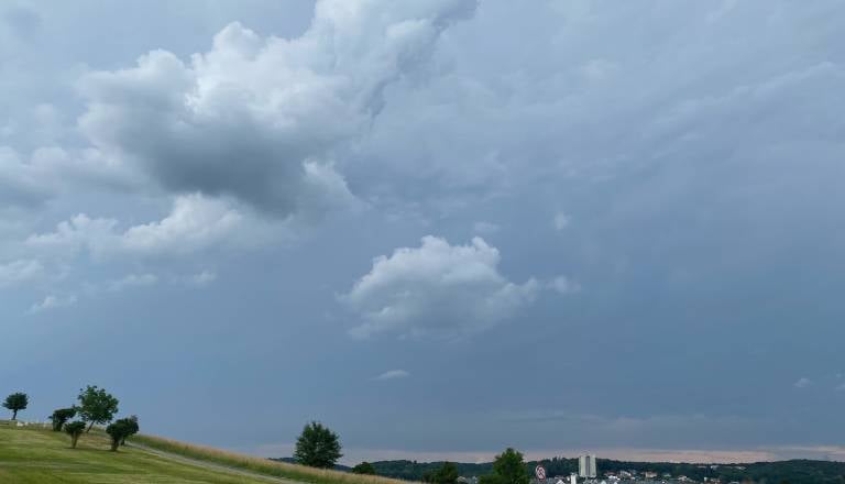 Pozor! Na Ptujskem zvečer možne močnejše nevihte, izdan oranžen alarm