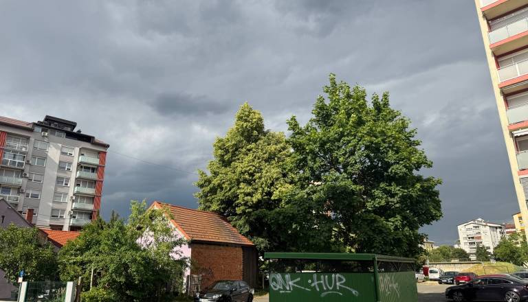 Pomurju zvečer grozijo močnejše nevihte, izdan oranžen alarm