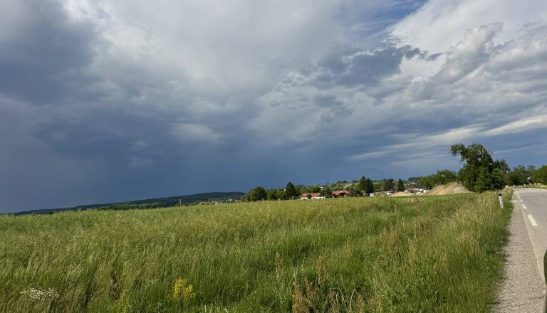 Prihajajo neurja: V teh delih Slovenije danes grozijo nalivi, toča in močan veter