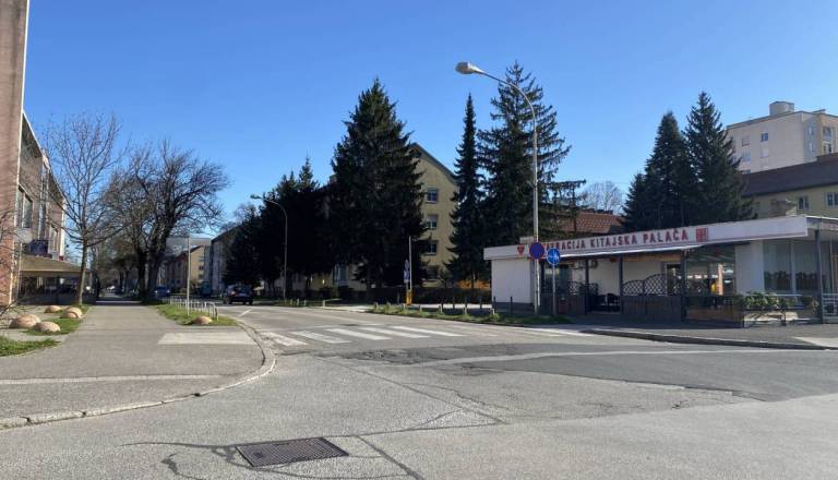 Stroji na Ljubljanski ulici v Mariboru bi že morali brneti: Kje se je zataknilo?