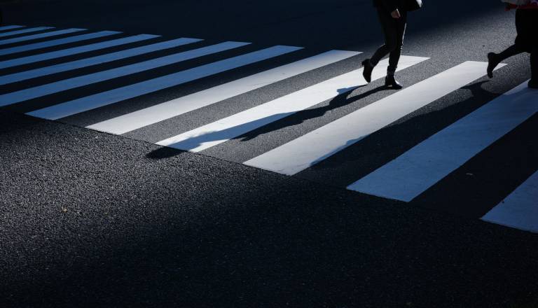 Policija išče voznico: Na prehodu trčila v peško