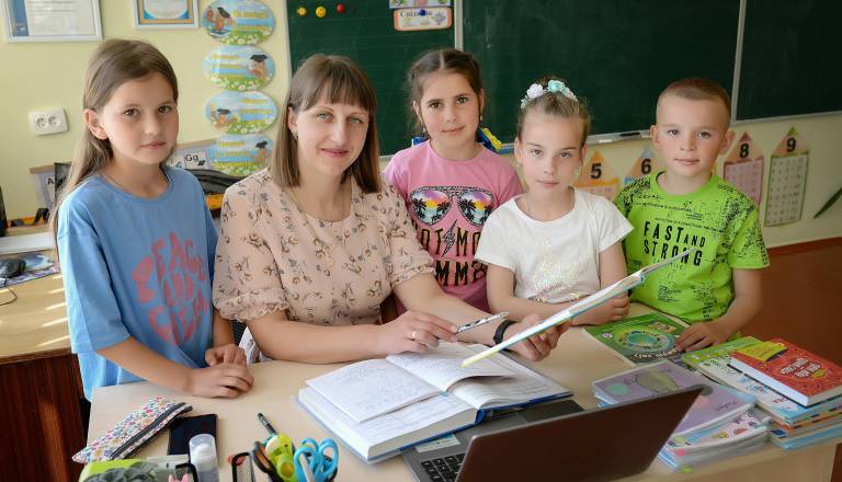 Kaj se dogaja: Slovenija z rekordno nizkim številom prvošolcev