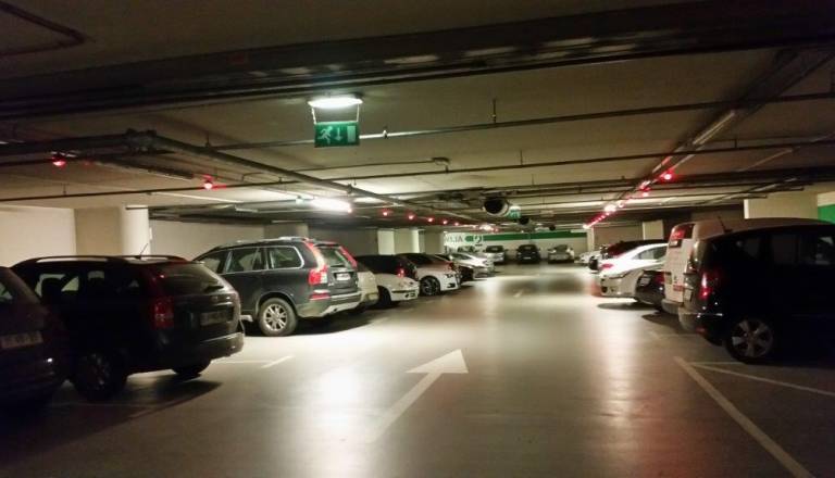 Narkomani v garažni hiši na Kongresnem trgu: »Vedno sta vsaj dva«