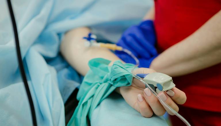 Smrtonosni virus na križarki: Po več smrtih ladji dovolili pristanek v Evropi