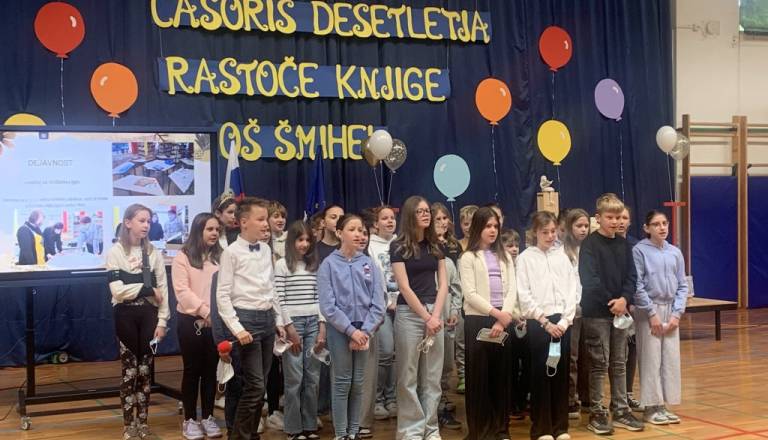 FOTO: V Šmihelu obeležili 10 let Rastoče knjige