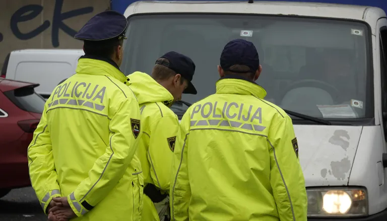 Pomurski policisti prejeli anonimna klica zaradi preglasne glasbe, ob prihodu na kraj pa ...