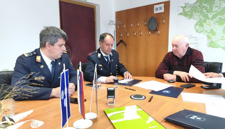 Občina je svojim gasilcem kupila vozilo za 85 tisoč evrov, ti ga bodo sami obnovili in opremili
