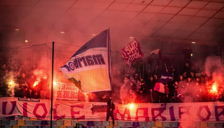 Viole pred derbijem z ostrim zapisom: »Nekateri tega dresa nebi smeli več obleči«