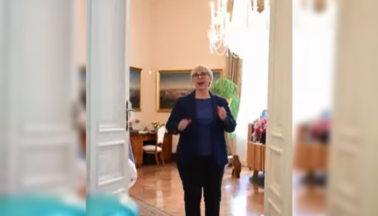 VIDEO: Predsednico Pirc Musar presenetili v pisarni, njen odziv pove vse
