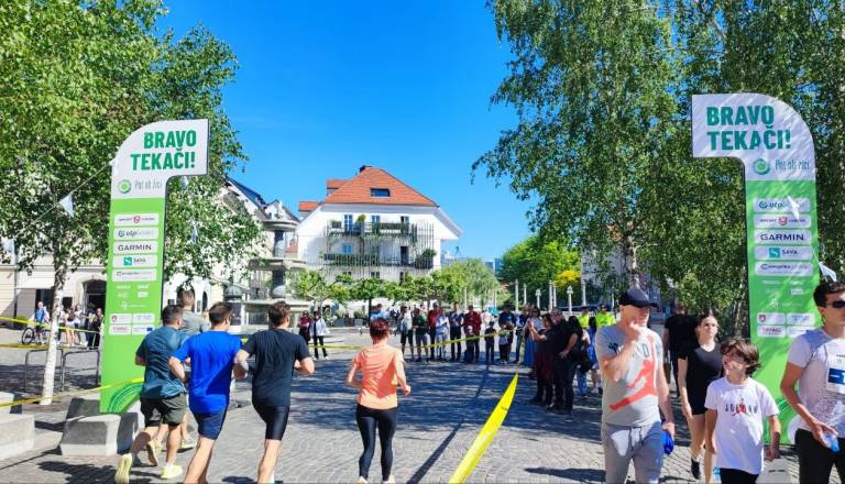 FOTO in VIDEO: Več deset tisoč ljudi preplavilo Ljubljano – tako je prestolnica danes dihala s Potjo ob žici