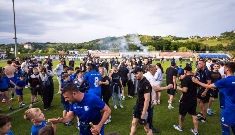 FOTO in VIDEO: Veselje ob uvrstitvi Nafte v prvo ligo