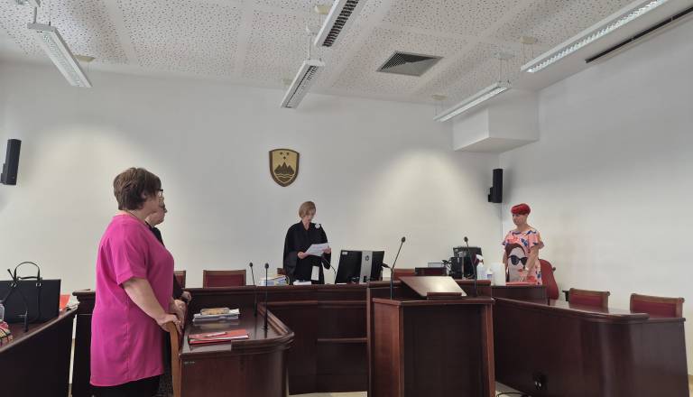 Saga knjižnica na sodišču dobila epilog, sodnica izrekla oprostilno sodbo Suzani Lukovnjak