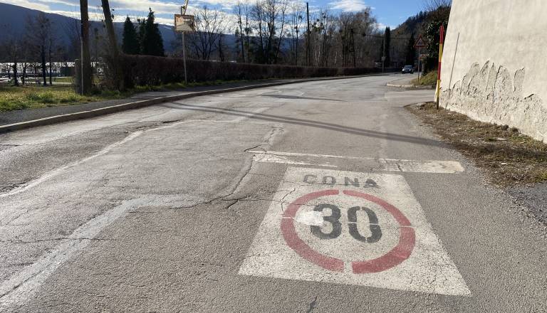 Saj ni res, pa je: Dela za cono 30 v pomurski občini so se podražila za skoraj 100 odstotkov
