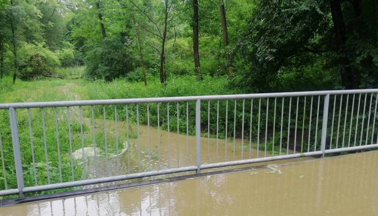 Slovenijo čaka burno vremensko dogajanje: Možni močni nalivi, veter, toča in lokalne poplave