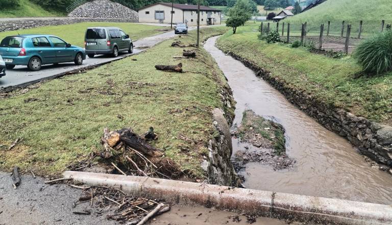 Najhuje v Žetalah, neurje poškodovalo mostove in sprožilo plazove