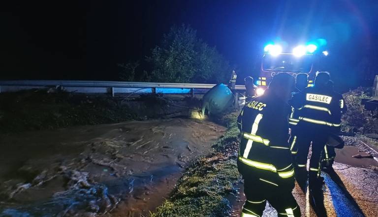 Huda ura: Najhuje v Žetalah, neurje poškodovalo mostove in sprožilo plazove