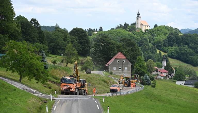 V ŽIVO: V Žetalah poškodovani mostovi in ceste, sprožilo se je okoli 50 plazov