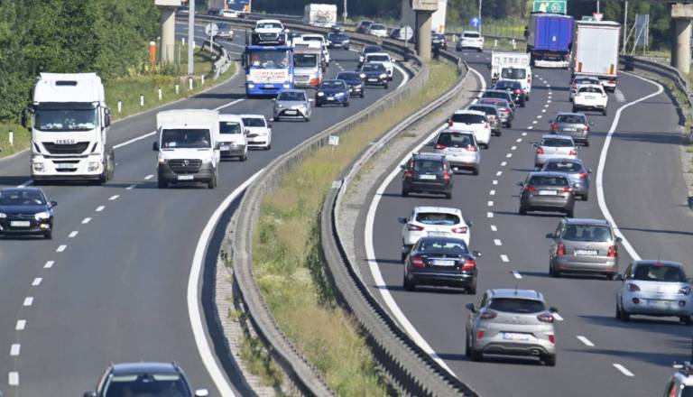 Huda nesreča na štajerski avtocesti: Nalet vozil terjal življenje voznika tovornjaka