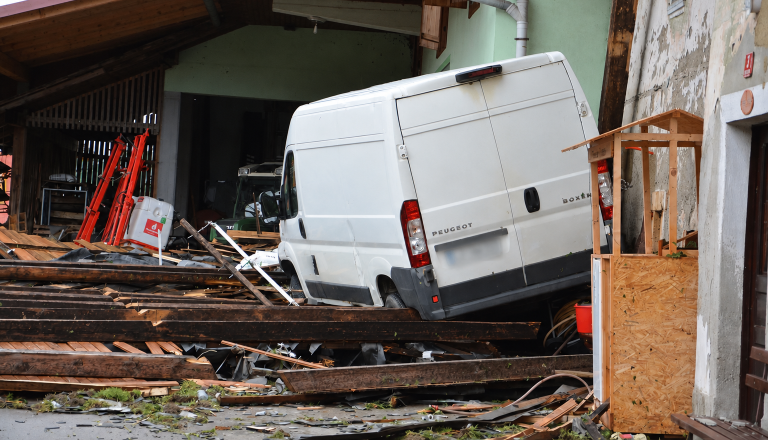 FOTO: V Komendi gasilci, civilna zaščita, vojska in elektro, prihaja tudi Janez Janša