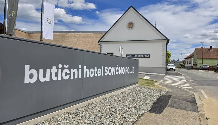 FOTO in VIDEO: Pomurje bogatejše za butični hotel Sončno polje