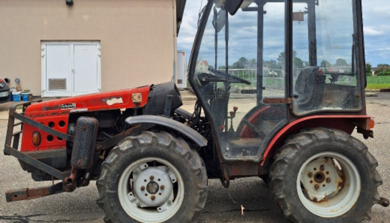 Pomurska občina prodaja kombi in traktor