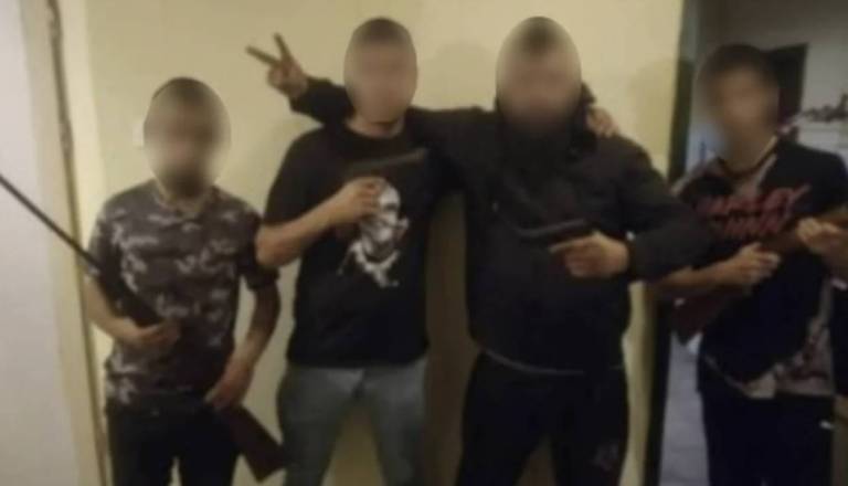 Novi zapleti pri Šutarjevem zakonu: Vrhovno sodišče zahteva ustavno presojo