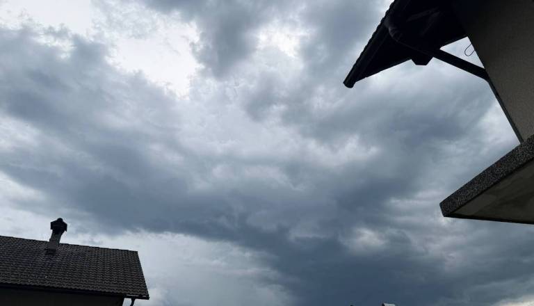 Najprej toča in nalivi, nato vročinski udar?
