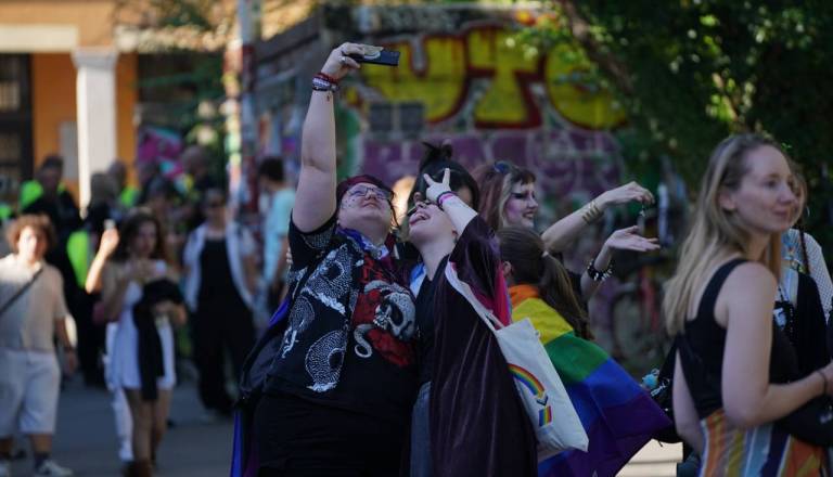 FOTO in VIDEO: Ljubljana v znamenju Parade ponosa, osrednji dogodek povorka po mestnih ulicah