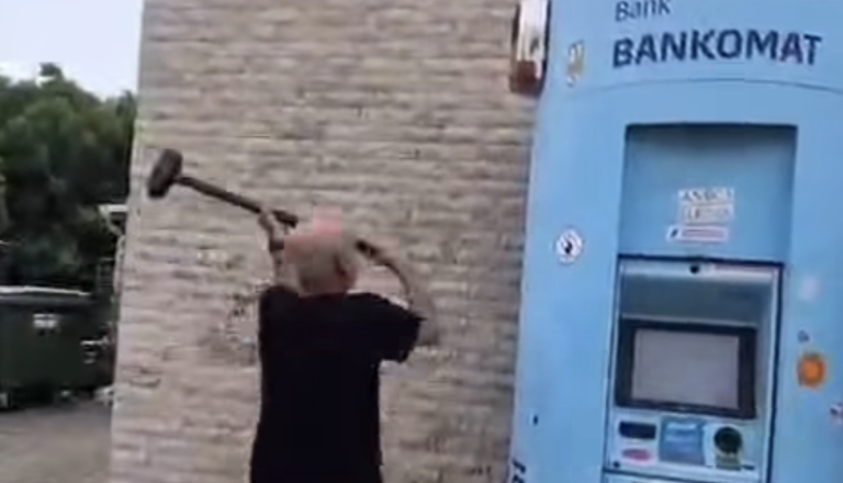 VIDEO: Dva dni jih je spravljal ob živce, nato je občan vzel stvari v svoje roke