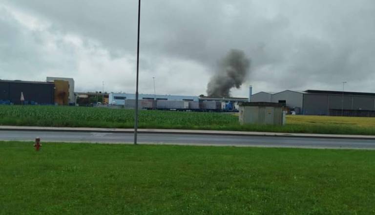 FOTO in VIDEO: Požar na Ptuju: Na Ormoški cesti zagorela stavba, gasilci na kraju