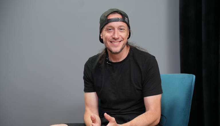 Bobnar Elvis Jacksonov: »Če nimajo možnosti izbire, je v njih lahko za vedno neodkrit talent«