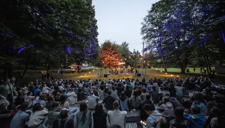 Plečnikov avditorij znova zaživi pod zvezdami: V Tivoli se vrača poletni festival umetnosti in glasbe