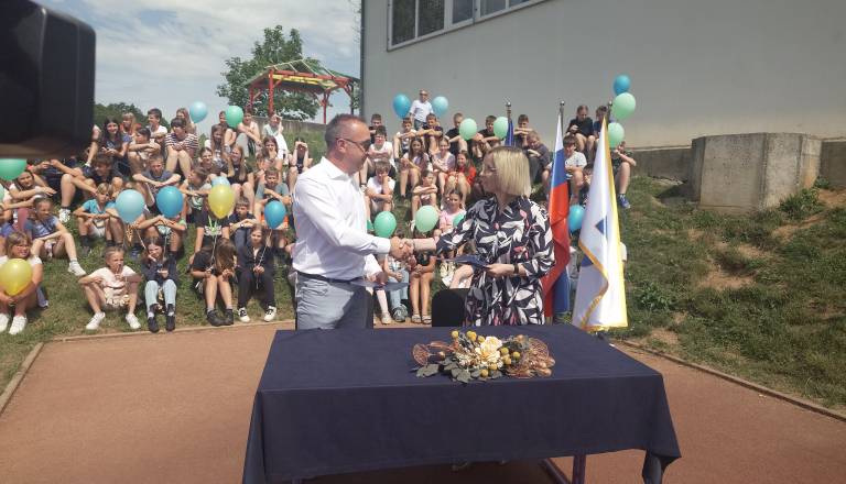 Dobili bodo novo telovadnico, zanjo bo občina odštela 5,3 milijona evrov: Županja Mateja Povhe dodala, da bo morebiti prišlo do zadolževanja občine