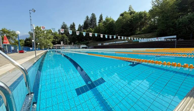 Kje se boste letos kopali? Pregled gorenjskih kopališč in cen vstopnic za poletje 2026